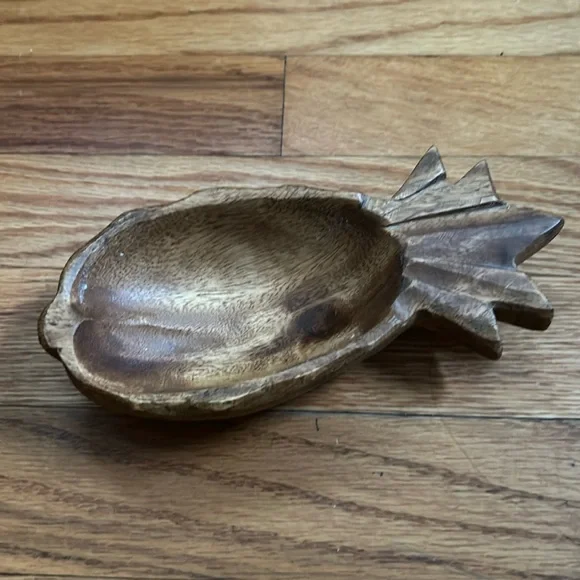 💰FINAL PRICE DROP💰 Hawaiian Pineapple Small Wooden Bowl - Picture 5 of 5